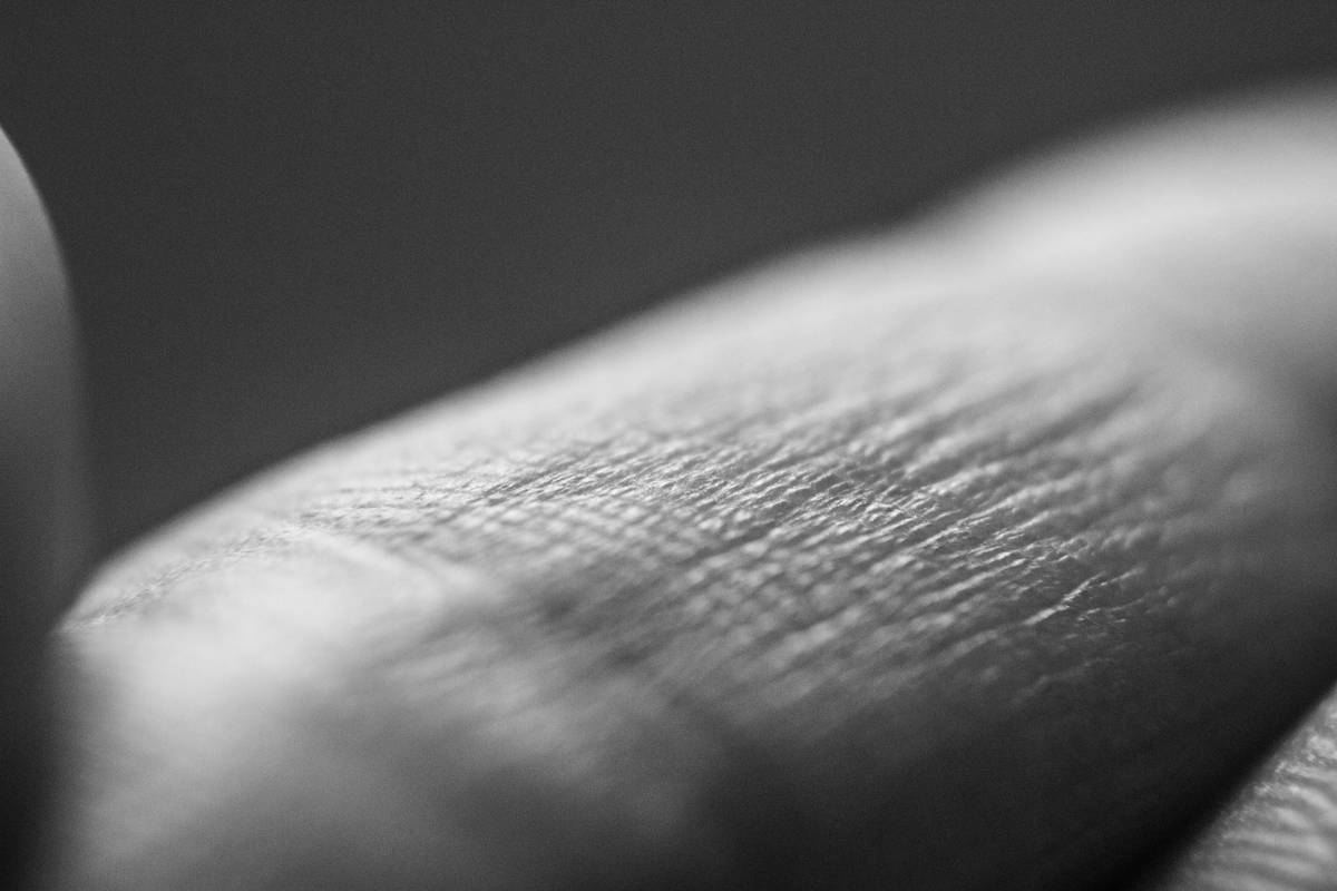 Infographic showing connection between gut health and clear glowing skin.